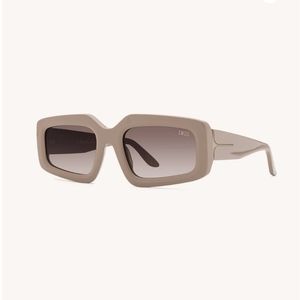 Dezi Sunglasses "Read The Room"